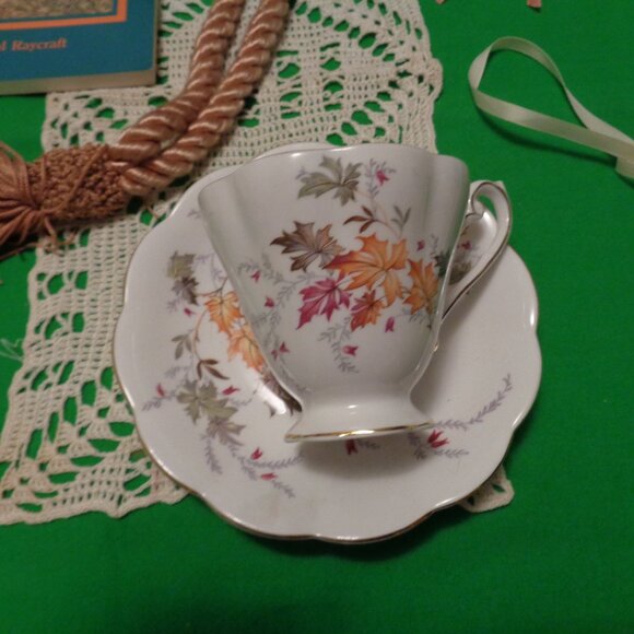 VINTAGE TEA CUP SAUCER OLD DOILYS COUNTRY BASKETS BOOK PILLOW SHAM ETC. … - Picture 2 of 11